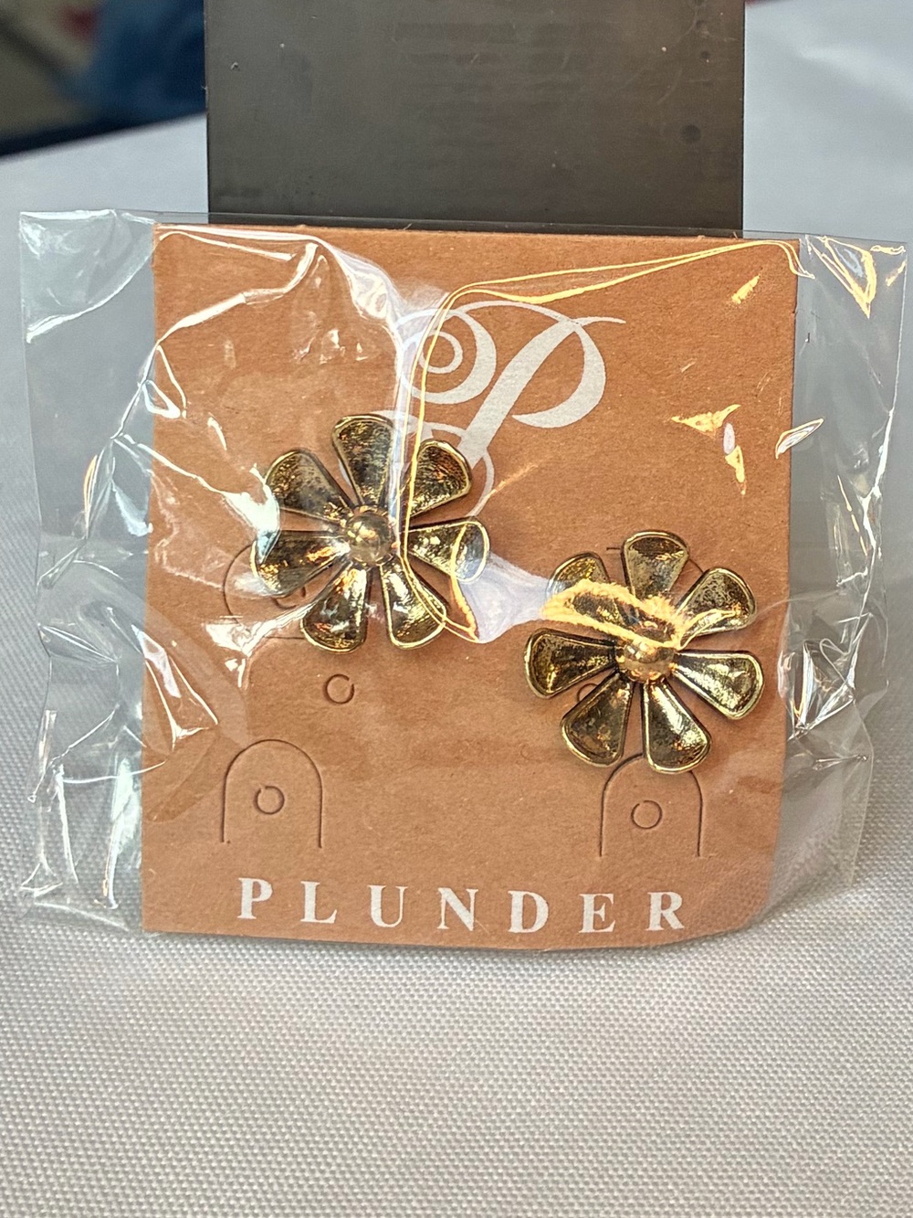 NIP Plunder Design Antique Gold Daisy Flower Stud Earrings